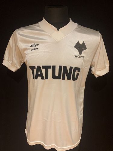 Wolverhampton 1982-83 Away