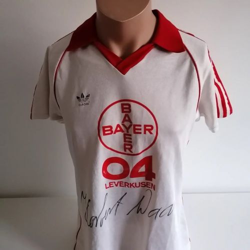 Bayer Leverkusen 1980-81 away