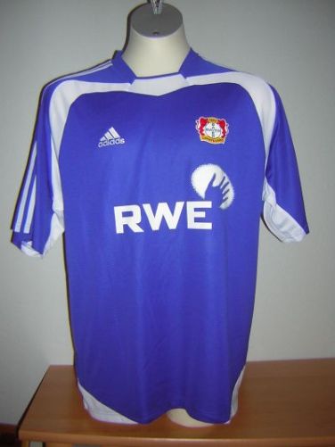Bayer Leverkusen 2004-05 home