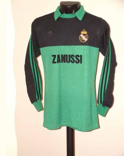 Real Madrid 1982-83 away