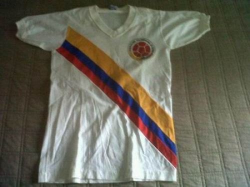 Colombia 1975 away