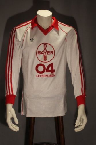 Bayer Leverkusen 1982-83 away